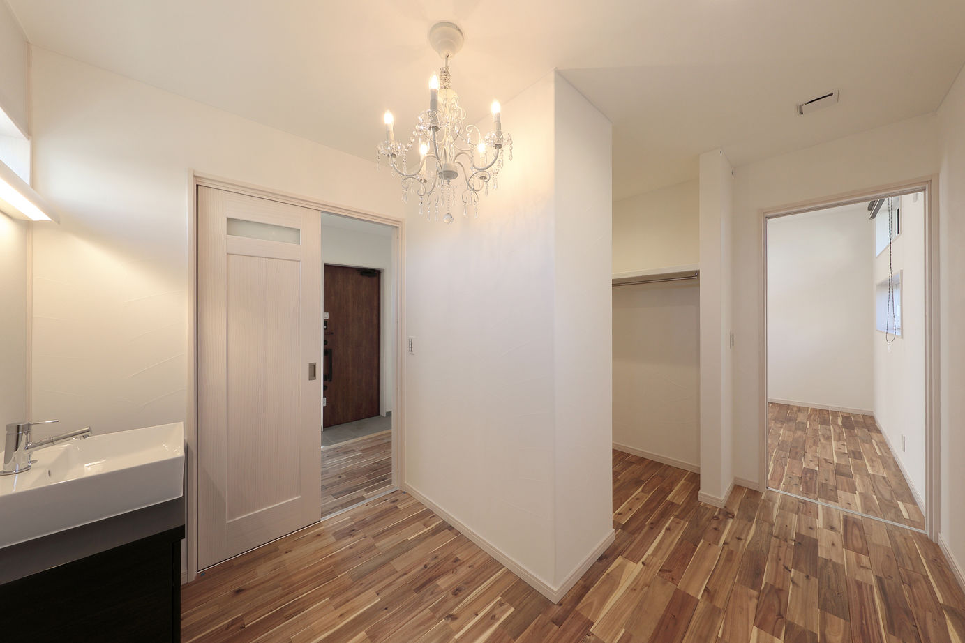 Toiro　四季の住まい 【平屋】無垢材と漆喰で創る、家族みんなが暮らしを楽しむ家の建築実例画像4