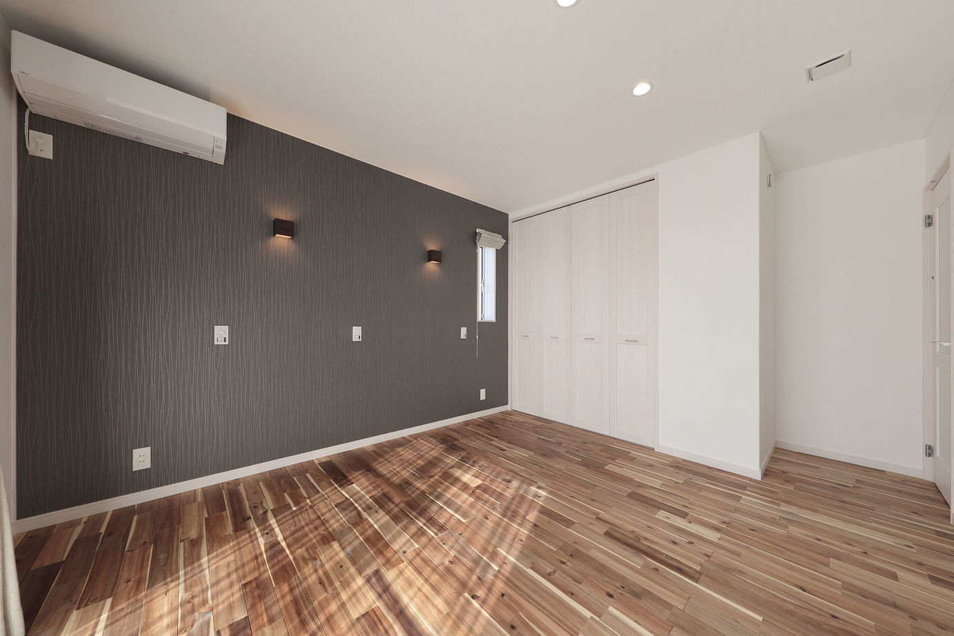 Toiro　四季の住まい 【平屋】無垢材と漆喰で創る、家族みんなが暮らしを楽しむ家の建築実例画像5