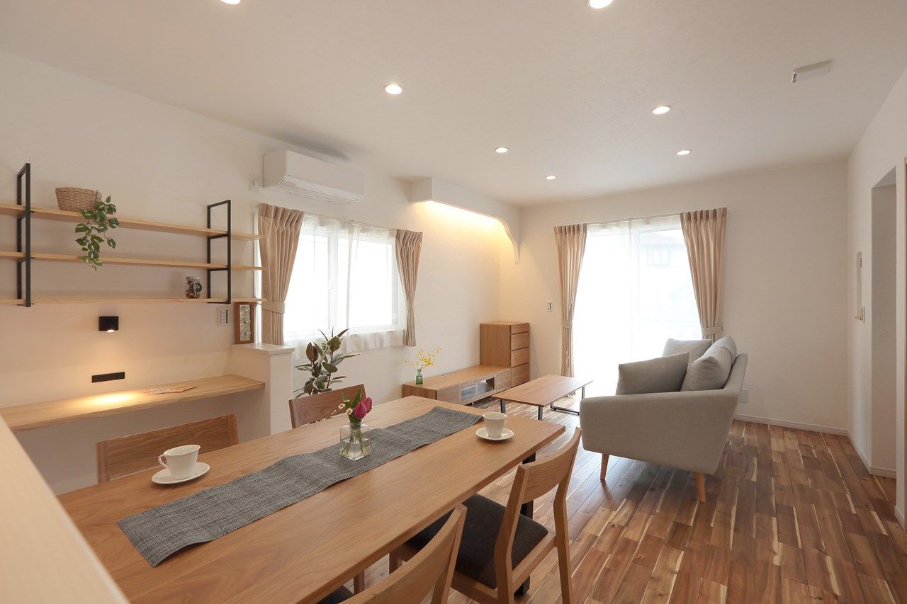 Toiro　四季の住まい 【デザイン/自然素材/2階建て】漆喰や無垢の床で上質な「ナチュラルテイストの家」の建築実例画像2