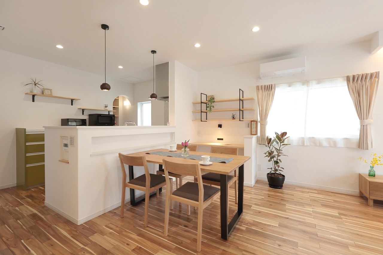 Toiro　四季の住まい 【デザイン/自然素材/2階建て】漆喰や無垢の床で上質な「ナチュラルテイストの家」の建築実例画像3