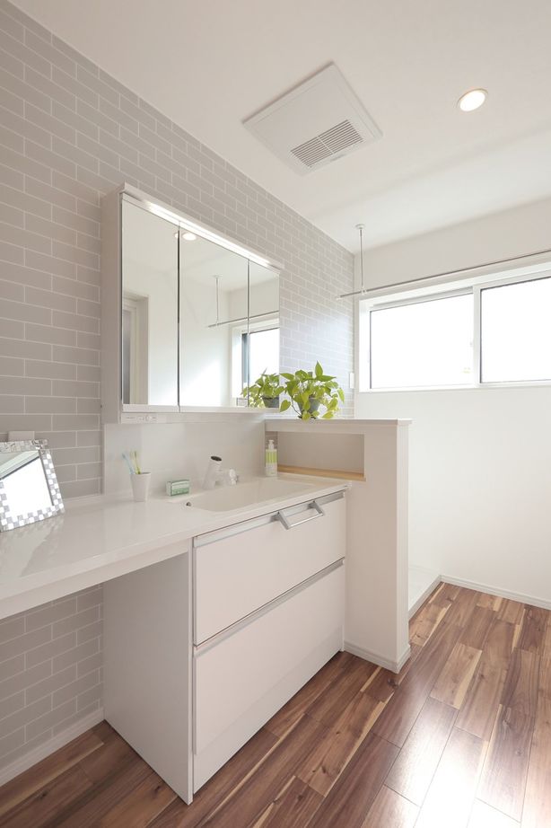 Toiro　四季の住まい 【デザイン/自然素材/2階建て】漆喰や無垢の床で上質な「ナチュラルテイストの家」の建築実例画像9