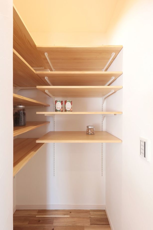 Toiro　四季の住まい 【平屋/自然素材】視線をコントロールした設計がポイント「ビルトインガレージのある平屋」の建築実例画像7