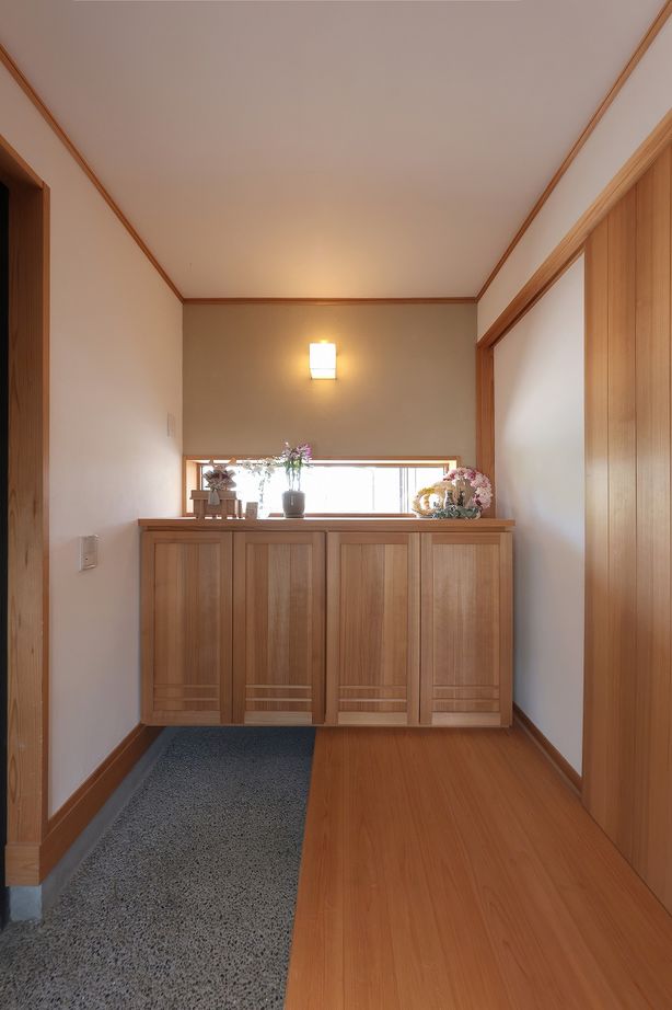 Toiro　四季の住まい 【自然素材/土間/薪ストーブ】時が経つほどに心地よさが増す、無垢床と漆喰と丸太梁の家の建築実例画像8