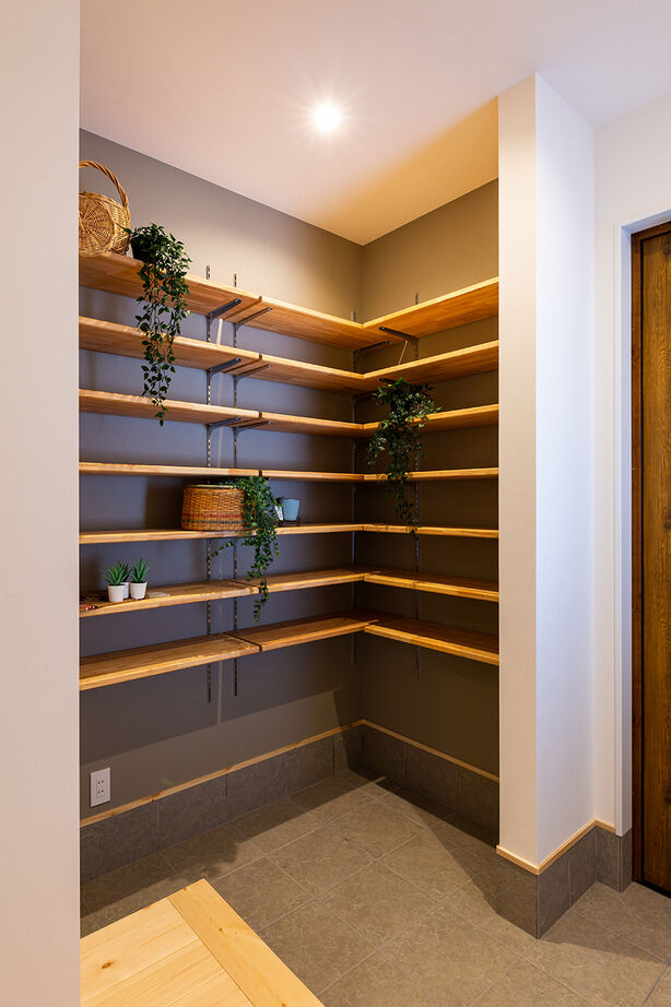 ハウススマイリー 【ビルトインガレージ／2階リビング】いつも、暮らしの中に愛車がある、ガレージハウスが叶えてくれた夢の建築実例画像9