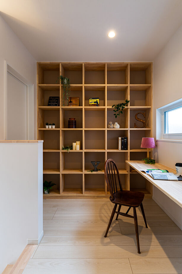 ハウススマイリー 【玄関収納／回遊型動線／ライブラリースペース】ニュアンスカラーの内装に、包まれるような安心を感じる家の建築実例画像6