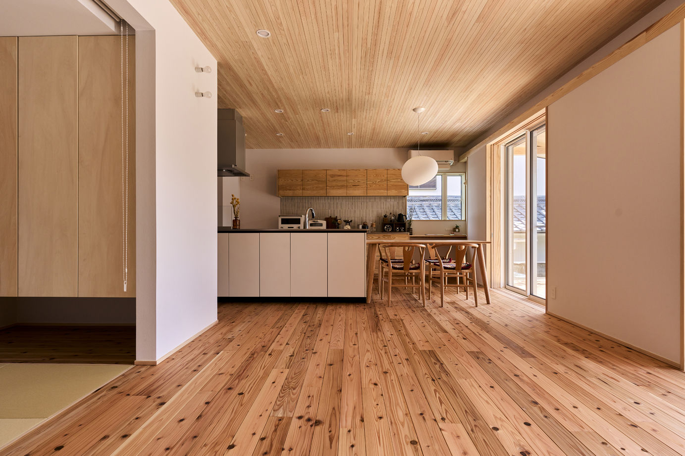 KEN建築工房 【大阪府富田林市/平屋/3000万円台】何気ない毎日を特別にする家の内外が大らかに繋がる平屋の建築実例画像4