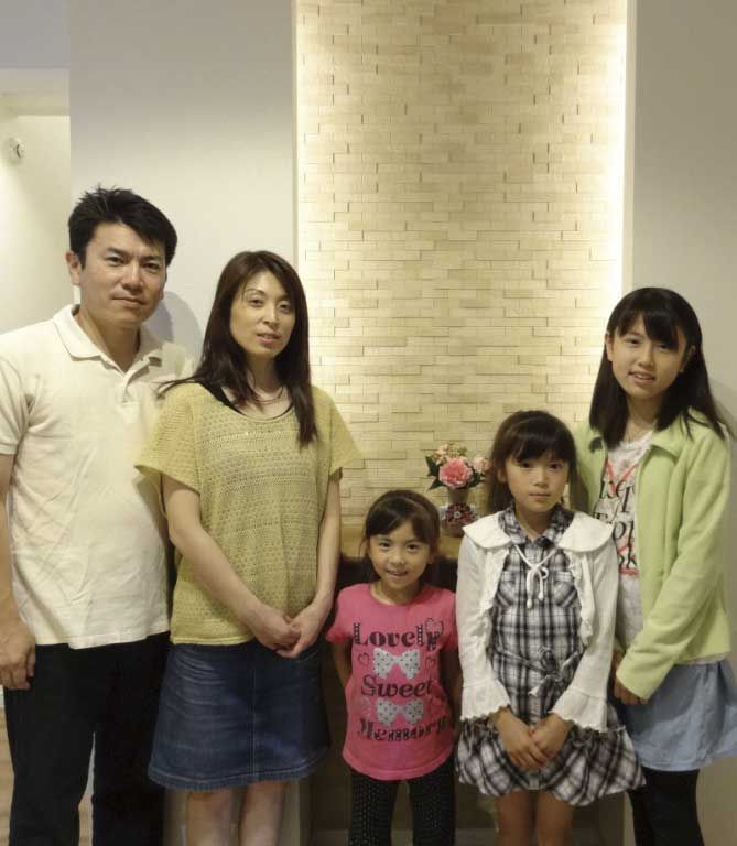 住まいのクワザワ 狭小地を活かした3階建て　総タイル、明るい家に大満足（夫婦＋子ども3人）の建築実例画像7