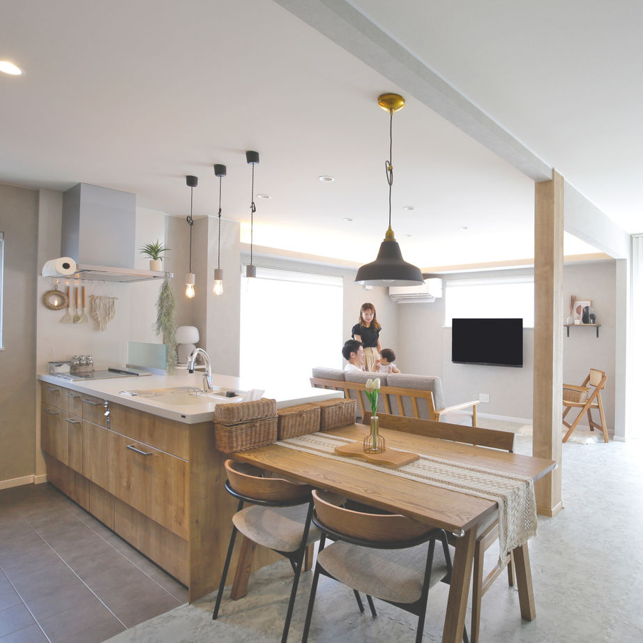 住まいのクワザワ 【子育て/家事ラク/収納充実】洗練された大空間で美しく暮らす、デザイン性と居住性を兼ね備えた家の建築実例画像3