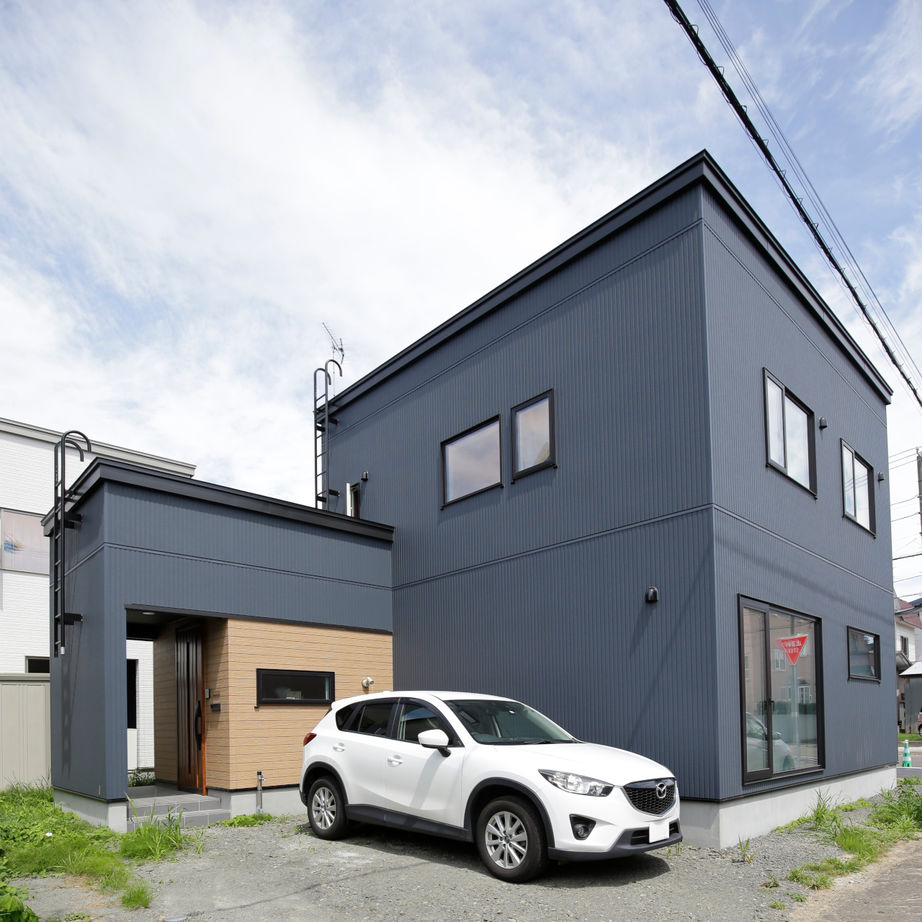 住まいのクワザワ 【子育て/家事ラク/収納充実】洗練された大空間で美しく暮らす、デザイン性と居住性を兼ね備えた家の建築実例画像5