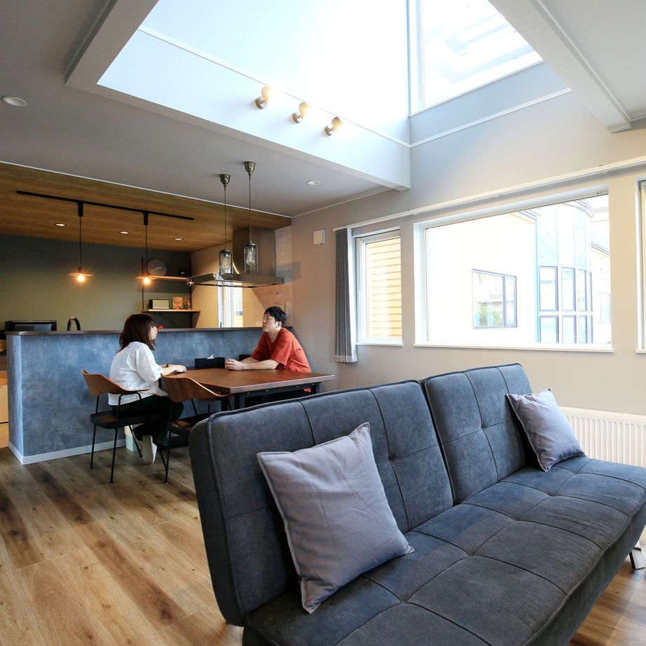 住まいのクワザワ 【3階建て/音楽室/防音/書斎】心おきなく趣味の音楽を楽しめる家に  理想と憧れを実現した3階建ての住まいの建築実例画像1