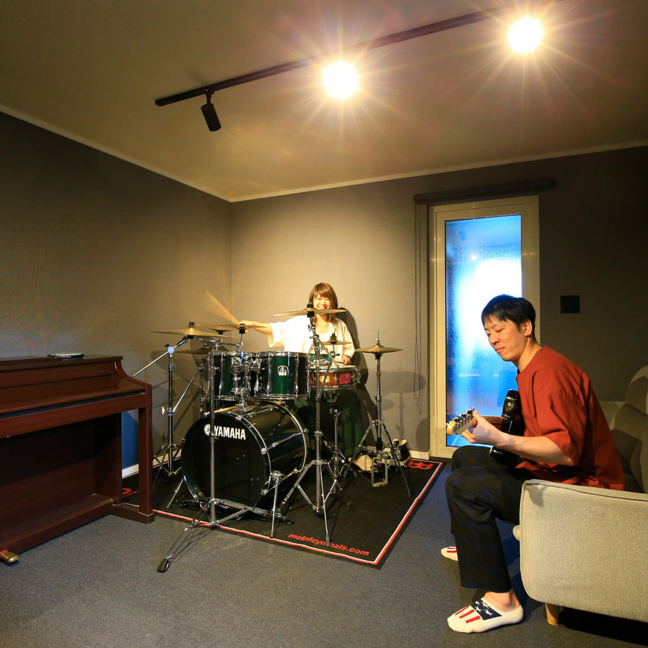 住まいのクワザワ 【3階建て/音楽室/防音/書斎】心おきなく趣味の音楽を楽しめる家に  理想と憧れを実現した3階建ての住まいの建築実例画像5