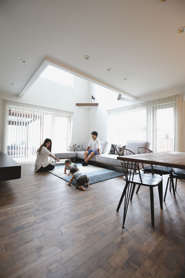 住まいのクワザワ 【ビンテージ/アウトドア】家族や仲間と共に生活を楽しむ、ベース(基地)のようなワクワク感のある家の建築実例画像2