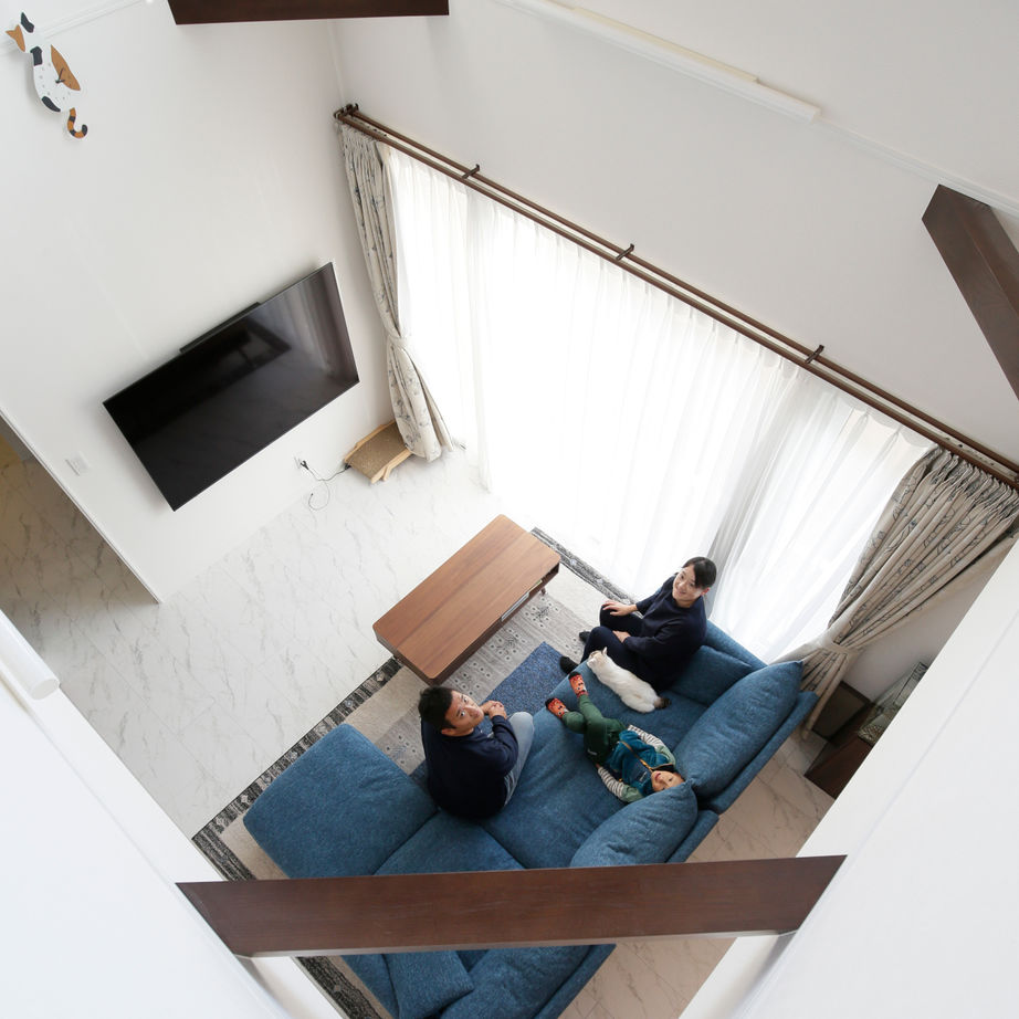 住まいのクワザワ 【床暖房/吹抜け/ペットと暮らす】家族の誰もが快適に、のびのび暮らせるマイホームの魅力の建築実例画像2