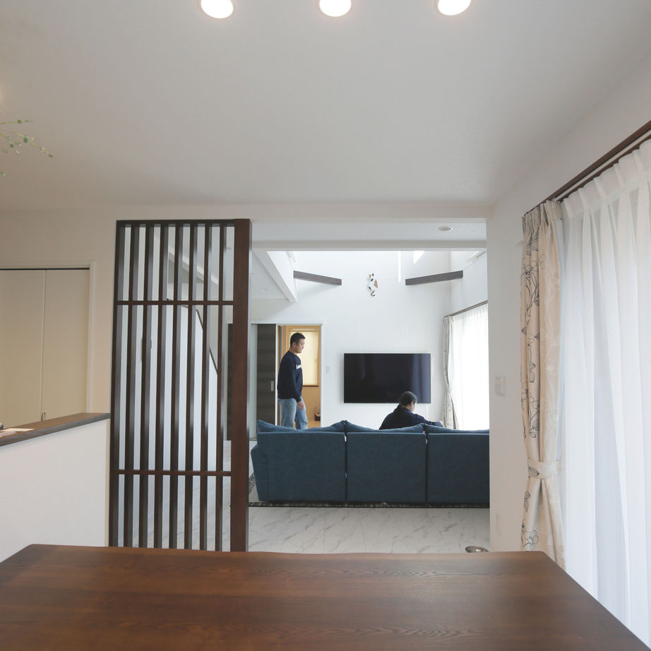 住まいのクワザワ 【床暖房/吹抜け/ペットと暮らす】家族の誰もが快適に、のびのび暮らせるマイホームの魅力の建築実例画像3