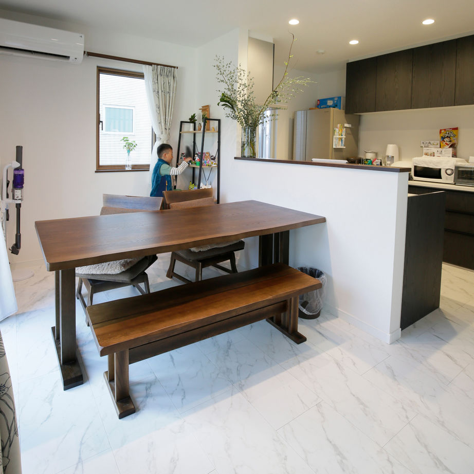 住まいのクワザワ 【床暖房/吹抜け/ペットと暮らす】家族の誰もが快適に、のびのび暮らせるマイホームの魅力の建築実例画像4