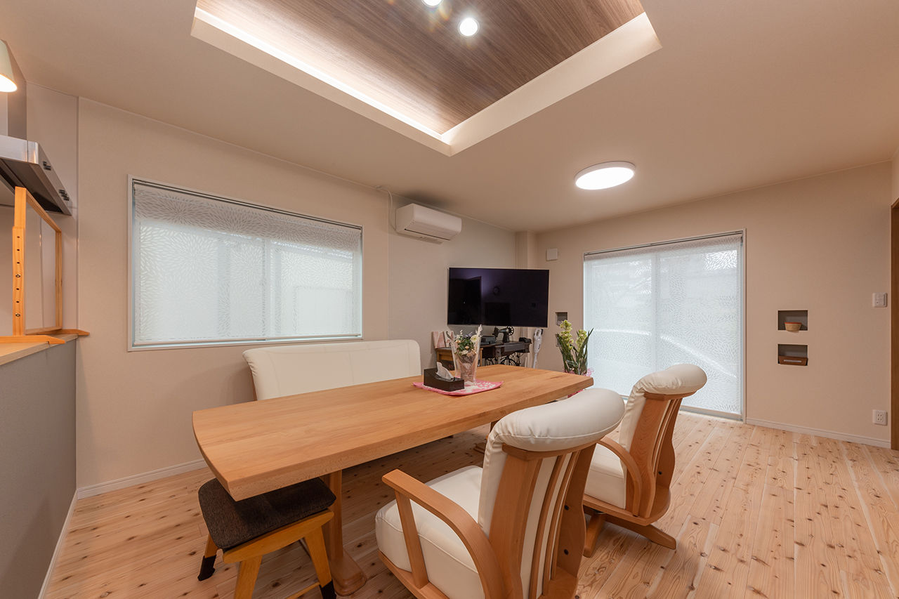 雅建設 【1000万円台後半／二世帯住宅／間取り図あり】小国杉の温もりあふれるリビングに、家族が集う家の建築実例画像3