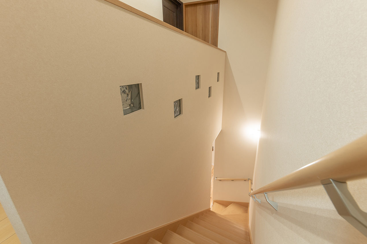 雅建設 【1000万円台後半／二世帯住宅／間取り図あり】小国杉の温もりあふれるリビングに、家族が集う家の建築実例画像8