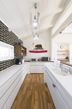 オークヴィルホームズ 【古河市/3LDK/27.5坪】勾配天井が演出する大空間なLDK。アメリカンスタイルの平屋の暮らしの建築実例画像6