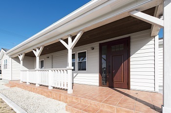 オークヴィルホームズ 【古河市/3LDK/27.5坪】勾配天井が演出する大空間なLDK。アメリカンスタイルの平屋の暮らしの建築実例画像7