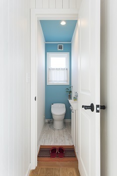 オークヴィルホームズ 【古河市/3LDK/27.5坪】勾配天井が演出する大空間なLDK。アメリカンスタイルの平屋の暮らしの建築実例画像8