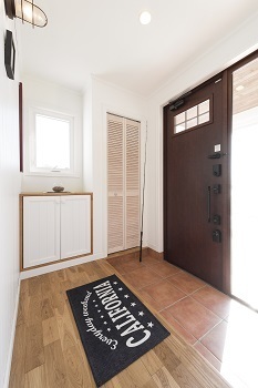 オークヴィルホームズ 【古河市/3LDK/27.5坪】勾配天井が演出する大空間なLDK。アメリカンスタイルの平屋の暮らしの建築実例画像9