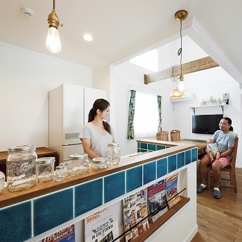 オークヴィルホームズ 【つくば市/4DK/31.25坪】愛車を眺めて一日が始まる　家の中心にガレージがある車屋の暮らしの建築実例画像2