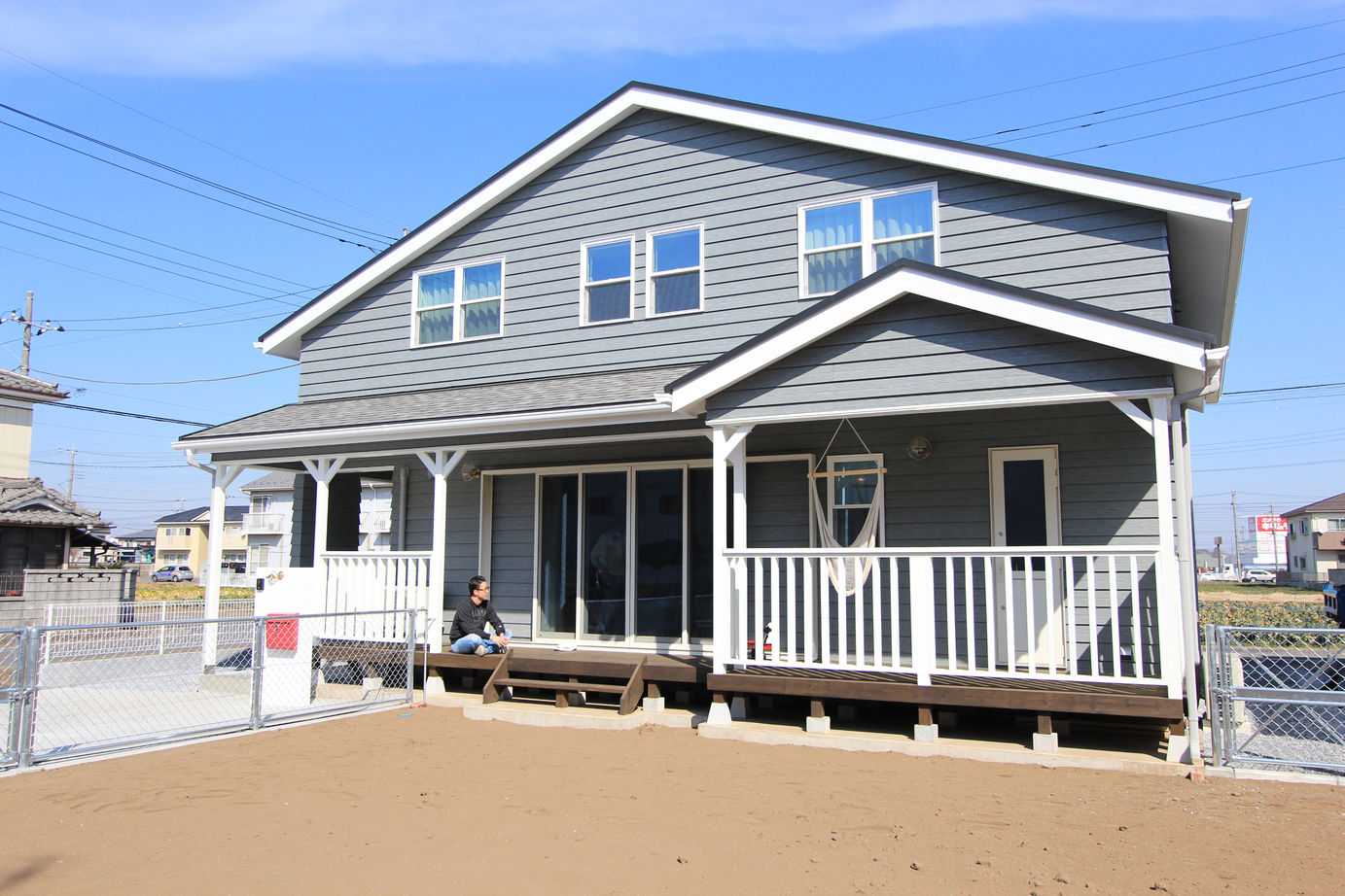 オークヴィルホームズ 【古河市/3LDK/38.42坪】リゾートライク＆Surfers Style 白を基調とした内観コーデ×吹抜け×開放感あるLDKの建築実例画像1