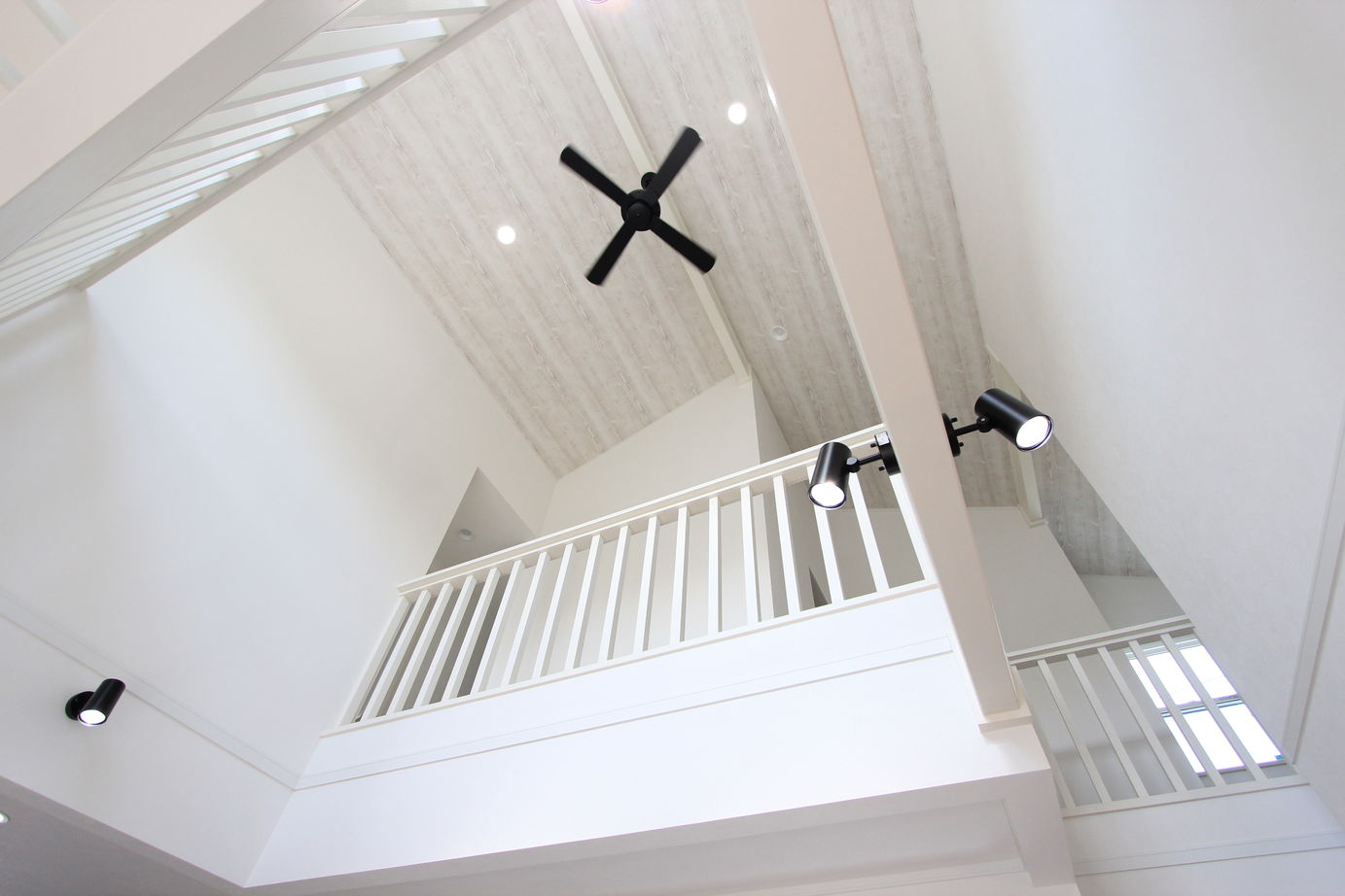 オークヴィルホームズ 【古河市/3LDK/38.42坪】リゾートライク＆Surfers Style 白を基調とした内観コーデ×吹抜け×開放感あるLDKの建築実例画像9