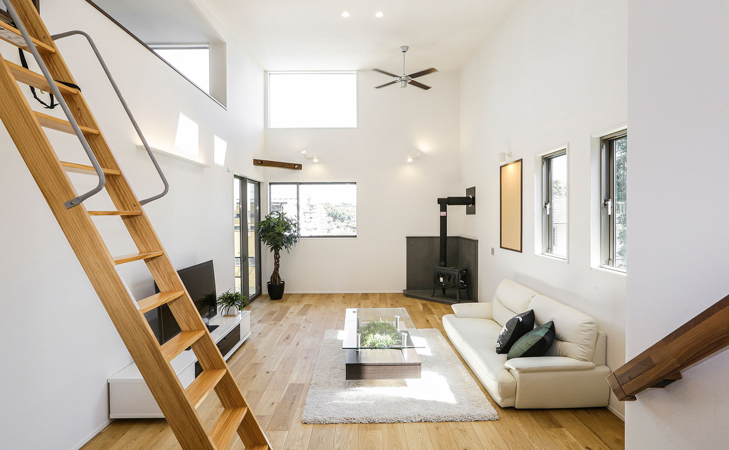 AREX/アーレックス 【1000万円台/平屋/4LDK/間取り図】傾斜地の特性も活かし、自然に囲まれて暮らすスキップフロアのある平屋の建築実例画像2