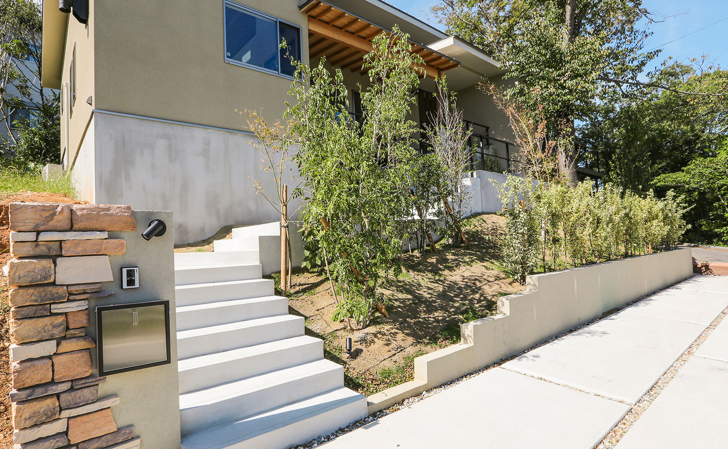 AREX/アーレックス 【1000万円台/平屋/4LDK/間取り図】傾斜地の特性も活かし、自然に囲まれて暮らすスキップフロアのある平屋の建築実例画像4