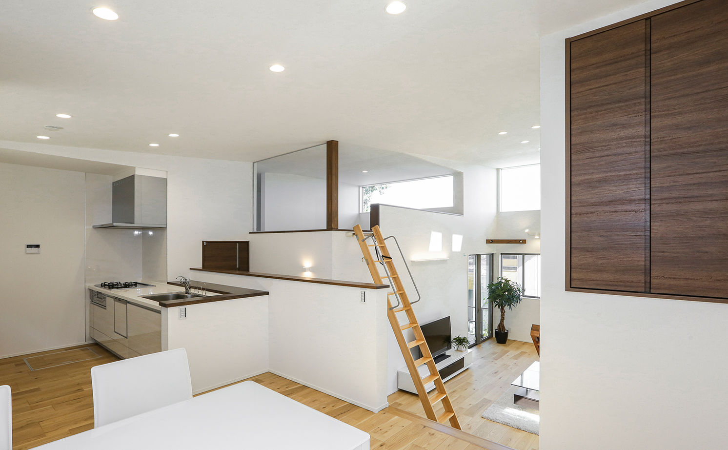 AREX/アーレックス 【1000万円台/平屋/4LDK/間取り図】傾斜地の特性も活かし、自然に囲まれて暮らすスキップフロアのある平屋の建築実例画像7