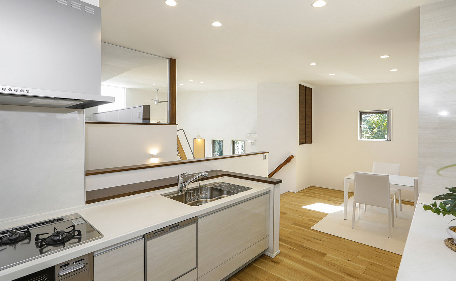 AREX/アーレックス 【1000万円台/平屋/4LDK/間取り図】傾斜地の特性も活かし、自然に囲まれて暮らすスキップフロアのある平屋の建築実例画像14