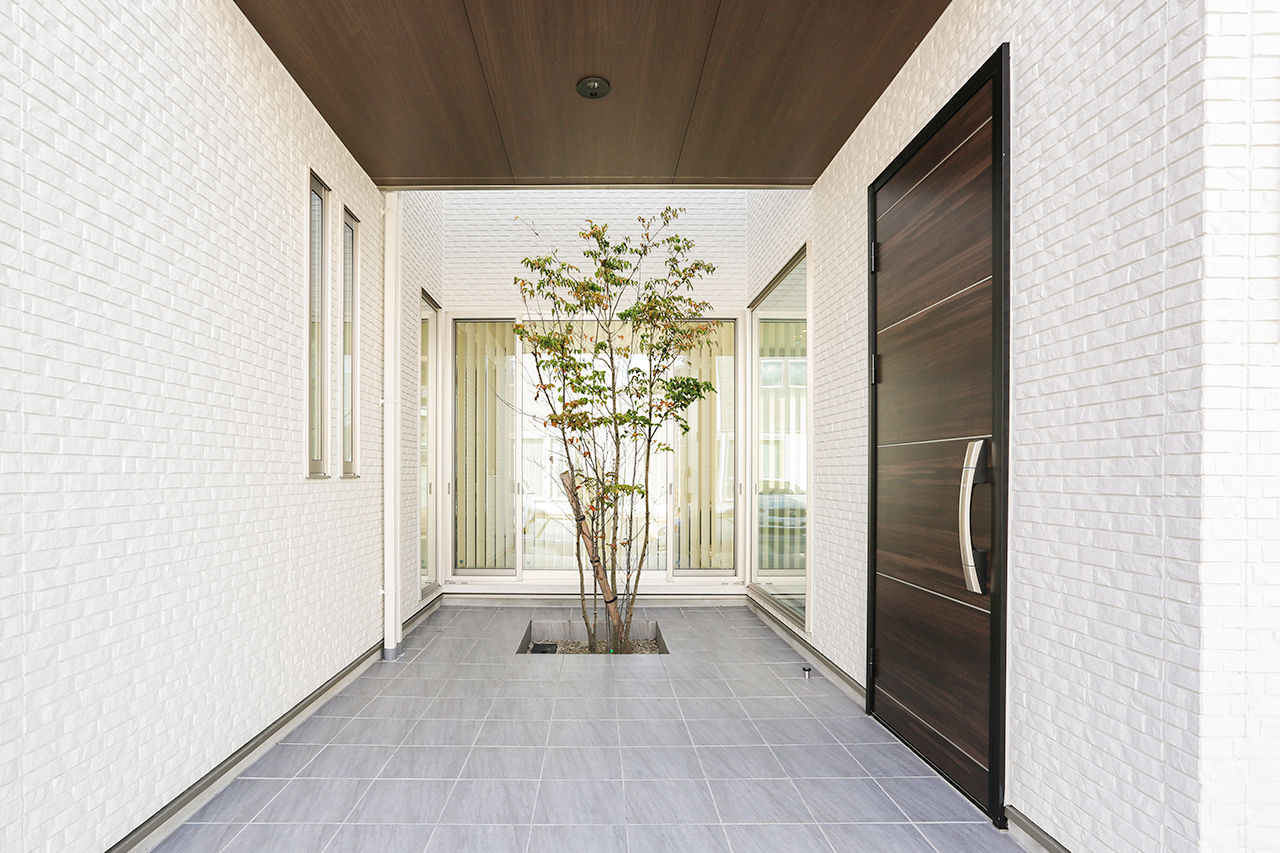 AREX/アーレックス 【3000万円台/中庭テラス×コの字】全方向から美しい外観デザイン。光と緑を感じる白亜のコートハウスの建築実例画像3