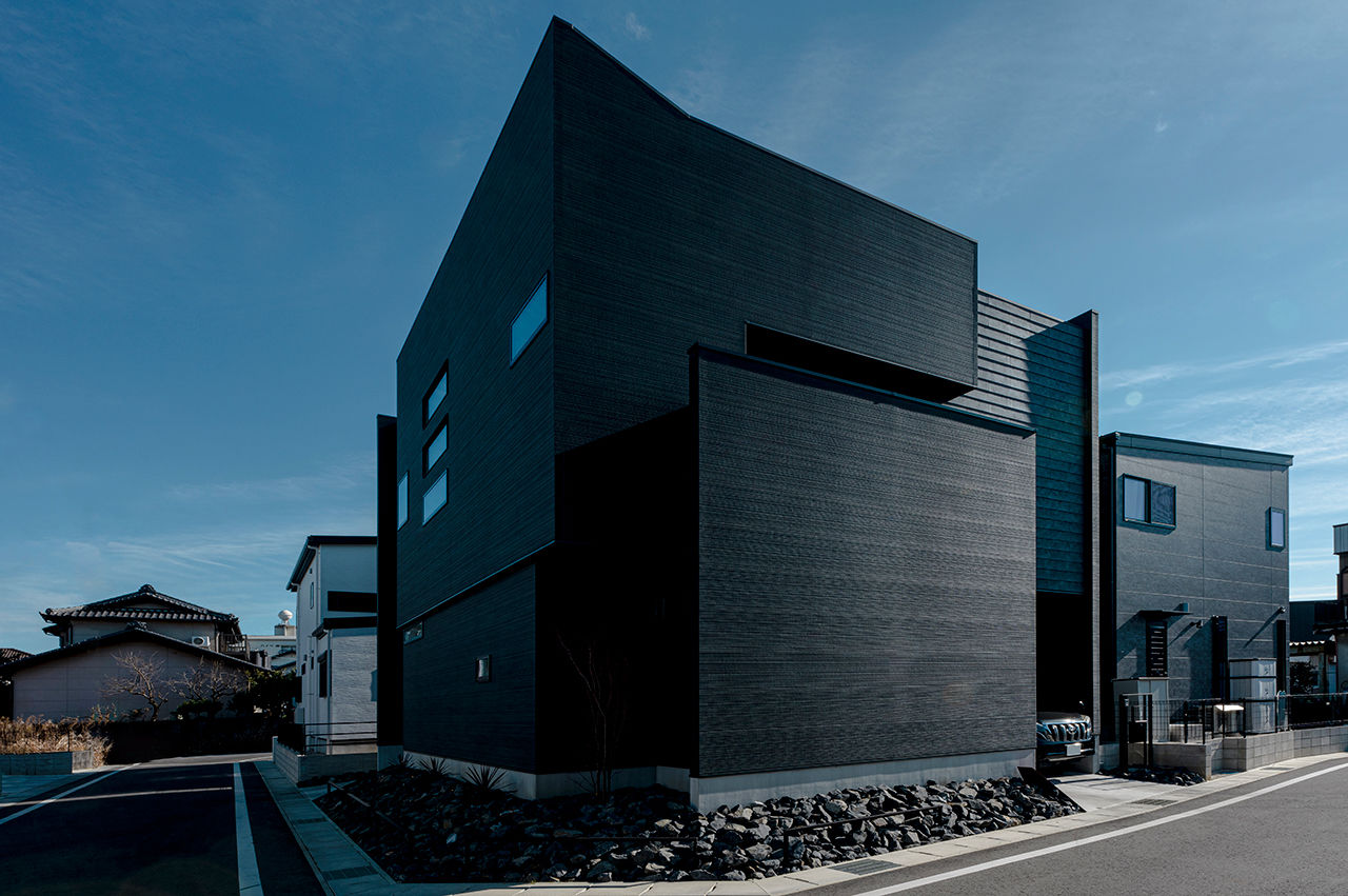 AREX/アーレックス 【ガレージハウス×3000万円台】2カ所にガレージを設けたアーバンスタイルの外観。2階リビングの2.5階建ての建築実例画像4