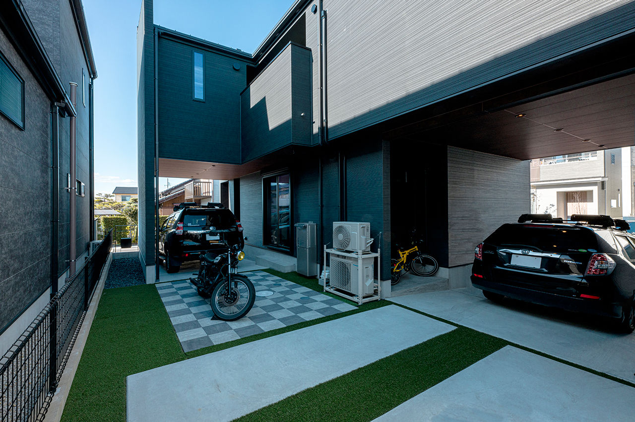 AREX/アーレックス 【ガレージハウス×3000万円台】2カ所にガレージを設けたアーバンスタイルの外観。2階リビングの2.5階建ての建築実例画像5