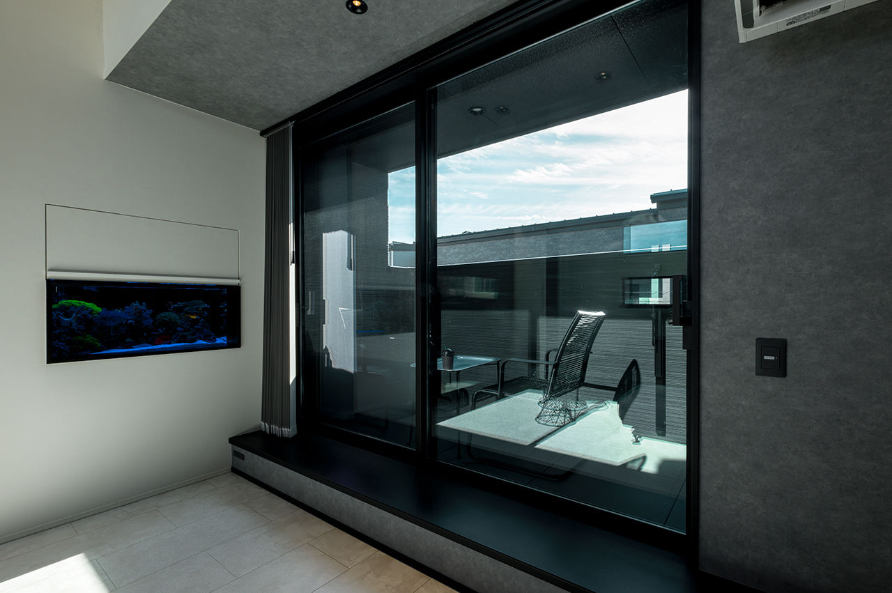 AREX/アーレックス 【ガレージハウス×3000万円台】2カ所にガレージを設けたアーバンスタイルの外観。2階リビングの2.5階建ての建築実例画像8