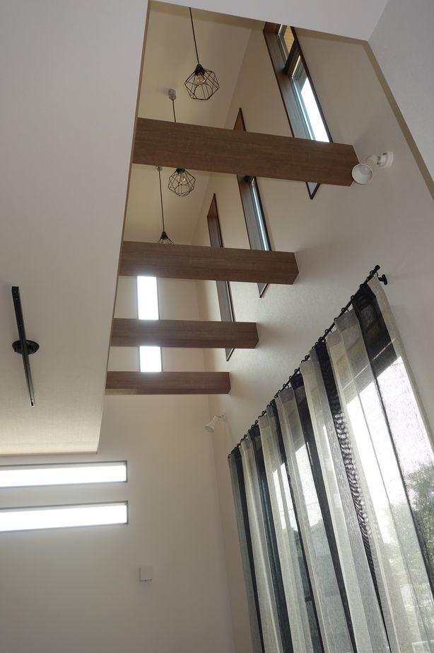 アコルデ 【平塚市｜36坪台｜3000～3499万円】心地よい光と風を取り込む、吹抜けリビングの住まいの建築実例画像4