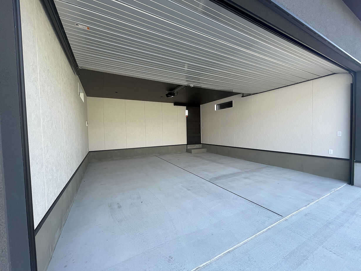 ハウス21（いわき・北茨城） 【いわき／4000万円～／耐震／ビルトインガレージ／平屋】中庭で愛犬とくつろぐヴィラ風平屋（間取り有）の建築実例画像2