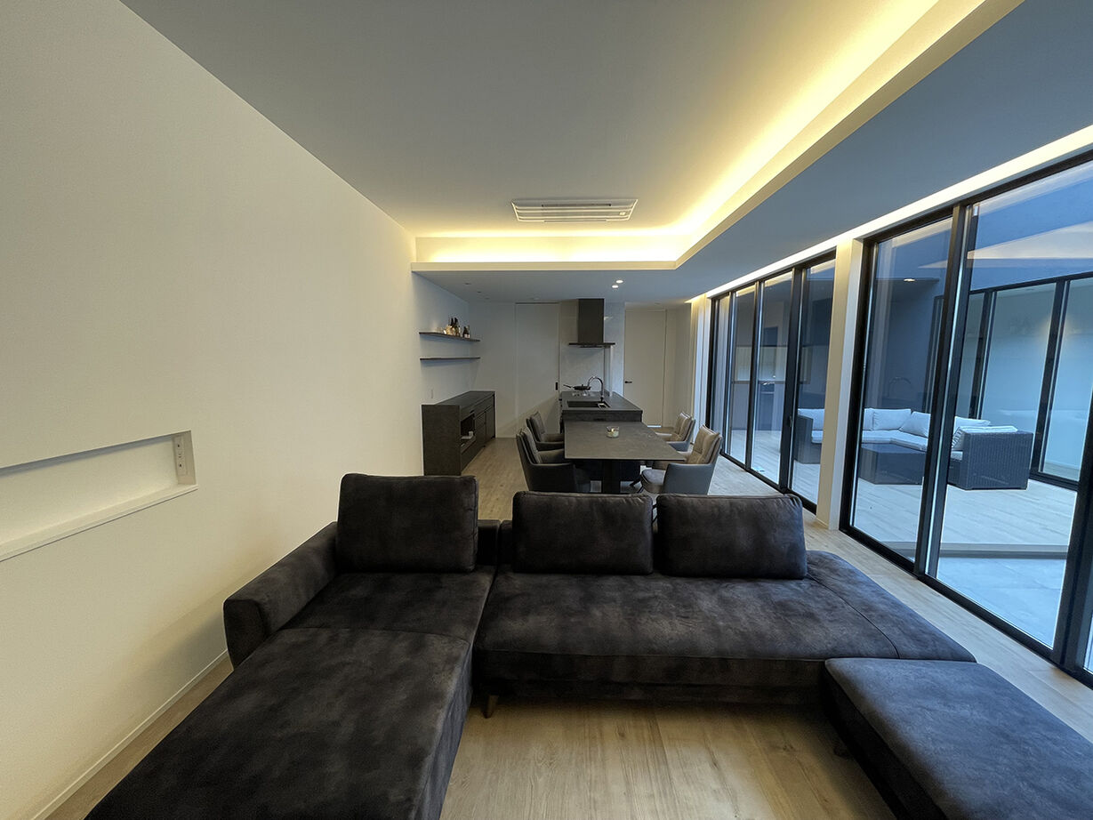 ハウス21（いわき・北茨城） 【いわき／4000万円～／耐震／ビルトインガレージ／平屋】中庭で愛犬とくつろぐヴィラ風平屋（間取り有）の建築実例画像3