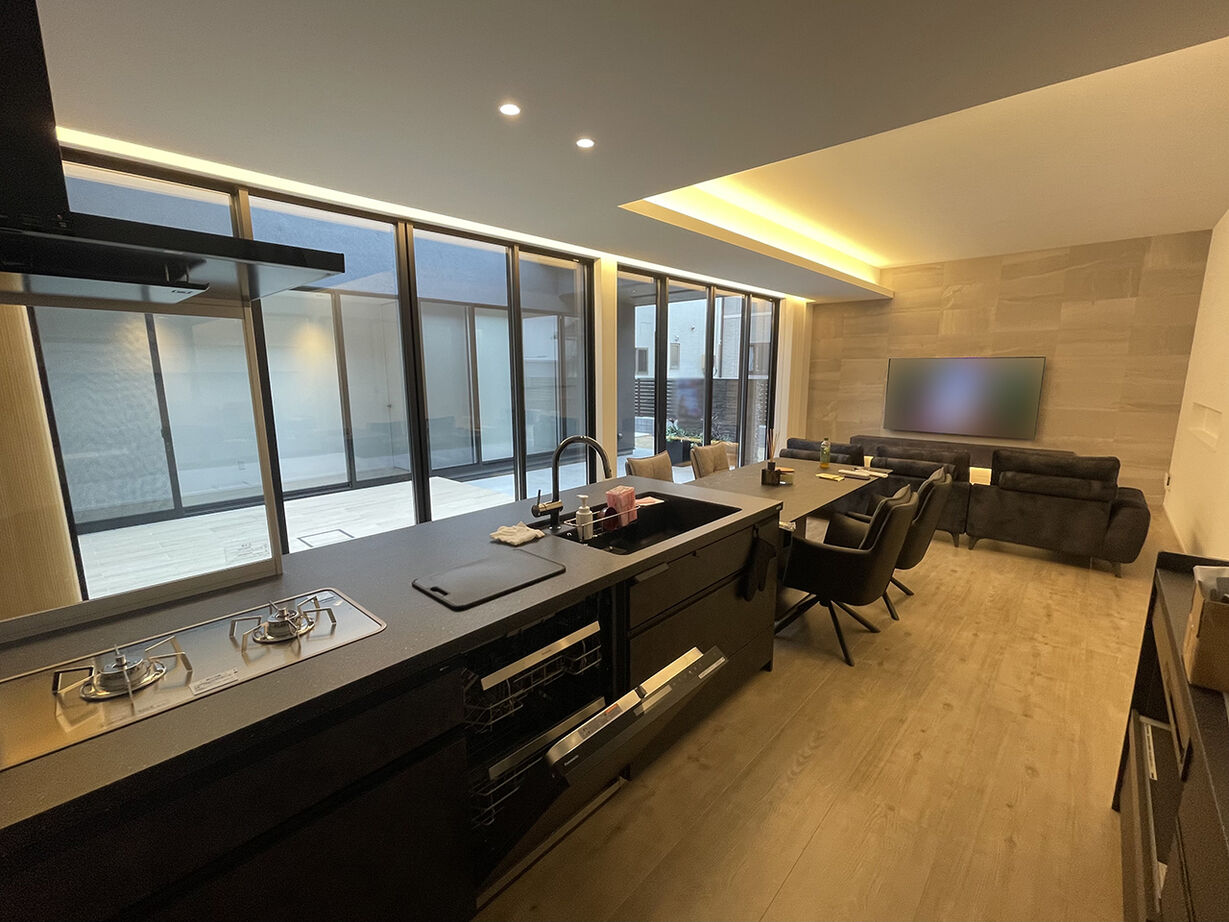 ハウス21（いわき・北茨城） 【いわき／4000万円～／耐震／ビルトインガレージ／平屋】中庭で愛犬とくつろぐヴィラ風平屋（間取り有）の建築実例画像4