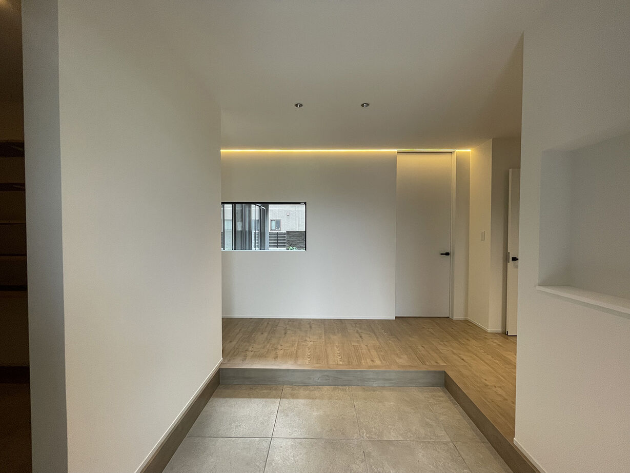 ハウス21（いわき・北茨城） 【いわき／4000万円～／耐震／ビルトインガレージ／平屋】中庭で愛犬とくつろぐヴィラ風平屋（間取り有）の建築実例画像9