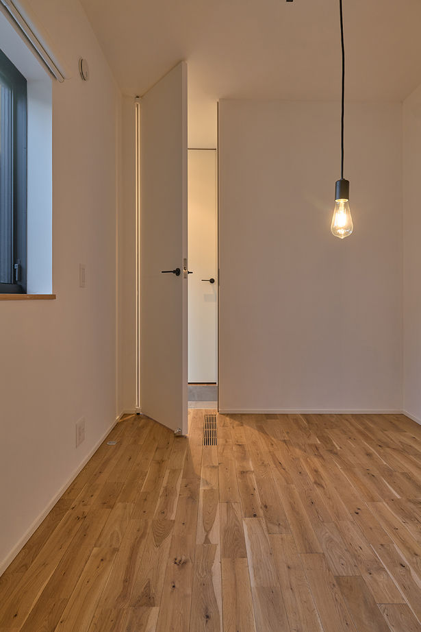 KITPLUS 【間取図有｜平屋3LDK｜2500～2999万円】中庭からの採光と開放感が心地よく、家族のプライバシーを守る家の建築実例画像8