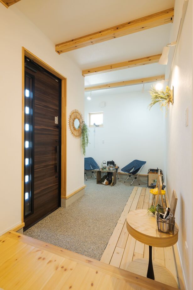 KITPLUS 【スキップフロア＋吹抜け】2階建てのプライベート感のいいとこどりのB-CRAFTの建築実例画像2