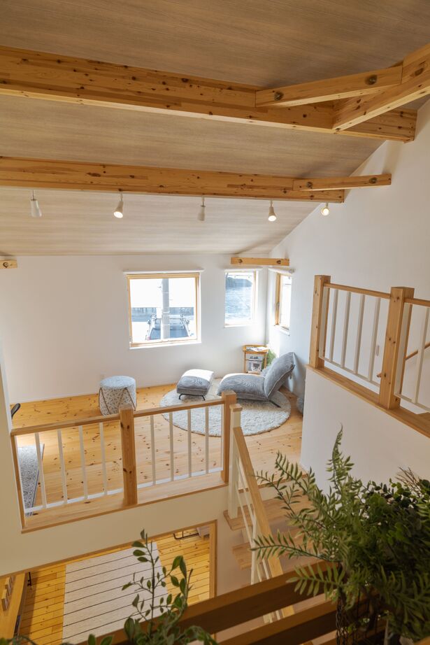 KITPLUS 【スキップフロア＋吹抜け】2階建てのプライベート感のいいとこどりのB-CRAFTの建築実例画像6