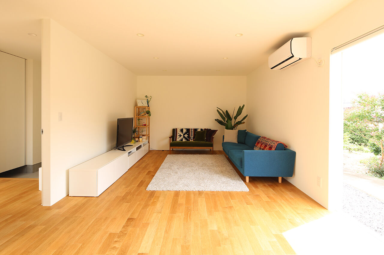 KITPLUS 【平屋3LDK】無駄のないデザイン。中庭を中心としたロの字型の家の建築実例画像2