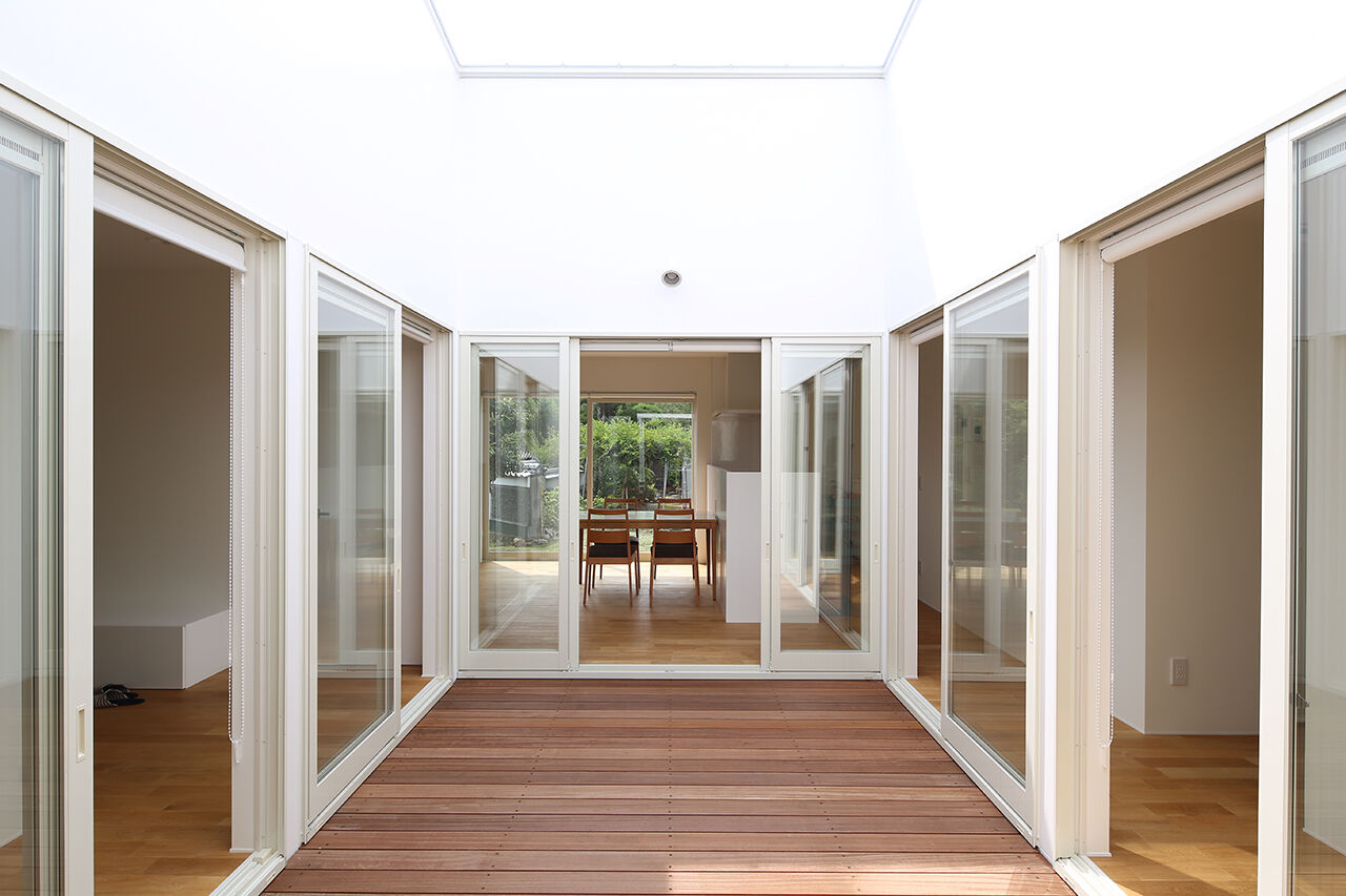 KITPLUS 【平屋3LDK】無駄のないデザイン。中庭を中心としたロの字型の家の建築実例画像4