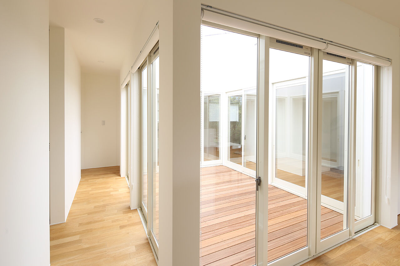 KITPLUS 【平屋3LDK】無駄のないデザイン。中庭を中心としたロの字型の家の建築実例画像5