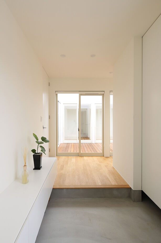 KITPLUS 【平屋3LDK】無駄のないデザイン。中庭を中心としたロの字型の家の建築実例画像6