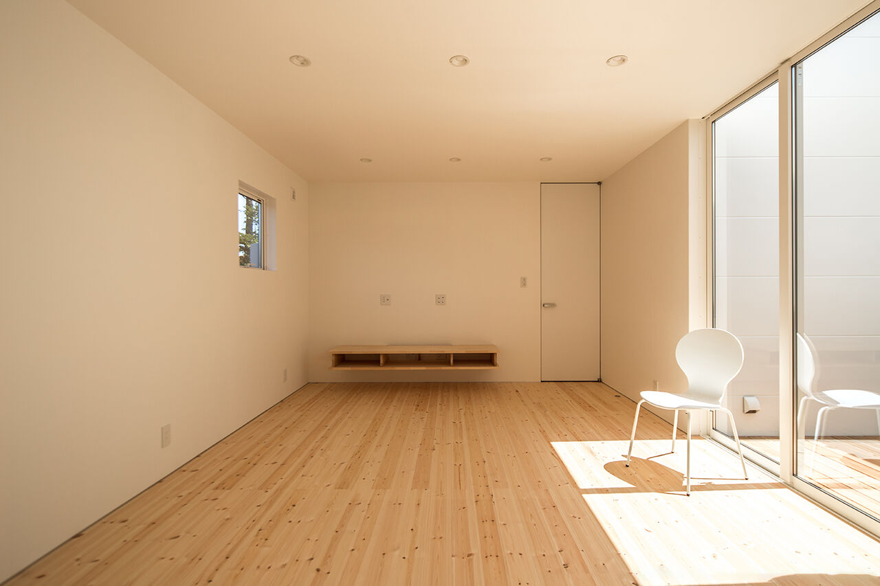 KITPLUS 【3LDK】外へ閉じて中に開く！住まいのセオリーにとらわれないプランの建築実例画像2