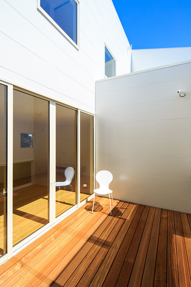 KITPLUS 【3LDK】外へ閉じて中に開く！住まいのセオリーにとらわれないプランの建築実例画像3